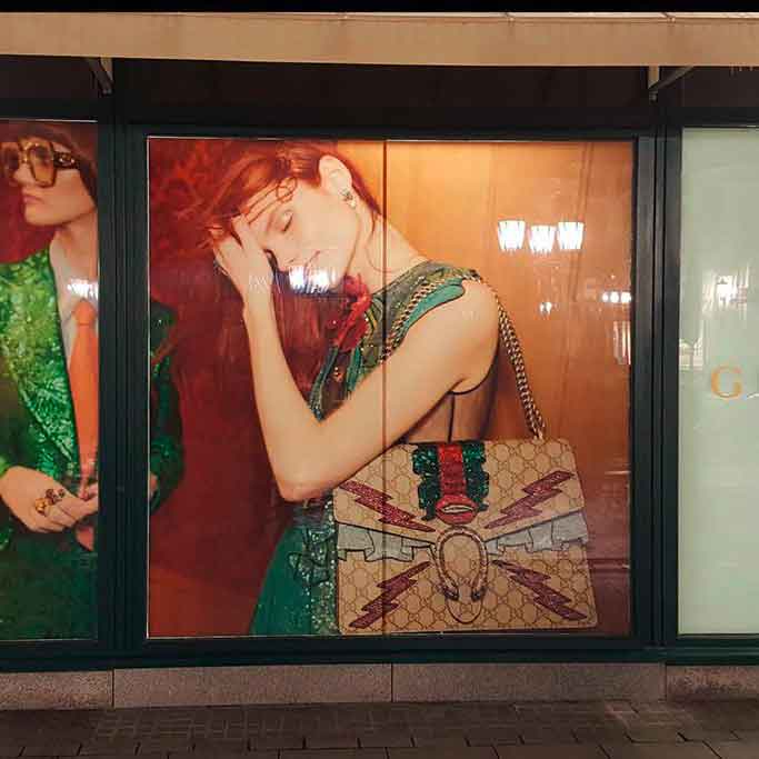 Schaufensterfolierung vollflächig Innenstadt Hamburg Gucci